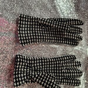 3M Thinsulate Black and White Houndstooth Gloves